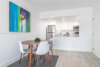 290 Sunrise Dr in Key Biscayne, FL - Building Photo - Building Photo