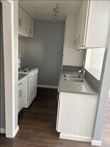 15843 Saticoy St in Van Nuys, CA - Building Photo