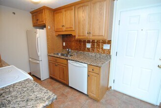 133 Abbott Farm Ln in Hudson, NH - Building Photo - Building Photo
