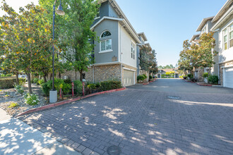 Blairwood Condominiums in Carmichael, CA - Foto de edificio - Building Photo