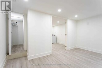 138 Booth Ave in Toronto, ON - Building Photo - Building Photo
