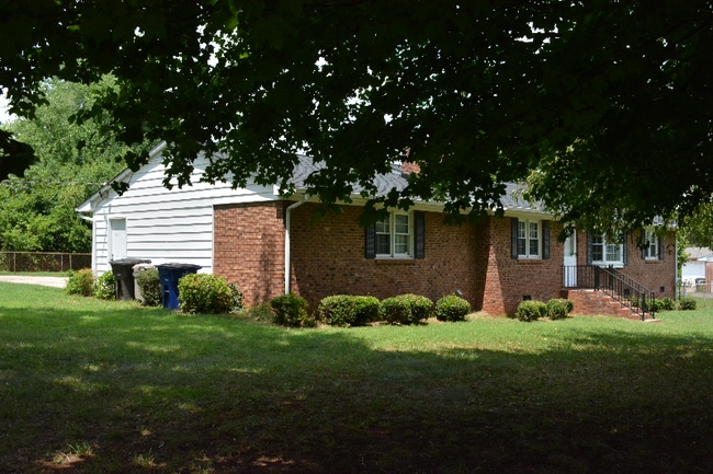 4501 Kernersville Rd in Kernersville, NC - Building Photo - Building Photo