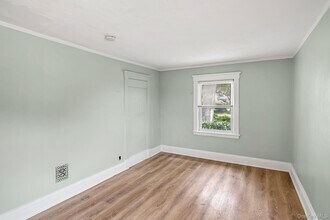 61 Halcyon Terrace in New Rochelle, NY - Building Photo - Building Photo