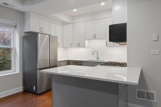 4637 N Dover St in Chicago, IL - Foto de edificio - Building Photo