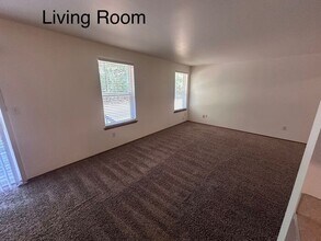 5905 157th St Ct E in Puyallup, WA - Foto de edificio - Building Photo
