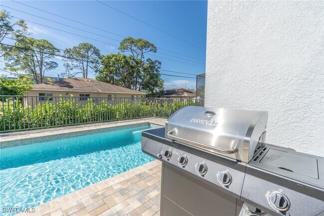 property at 3552 Hibiscus Ave