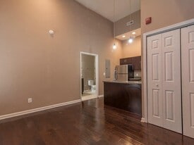 617 W Lexington St in Baltimore, MD - Building Photo