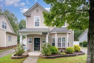 10974 Heritage Green Dr in Cornelius, NC - Building Photo