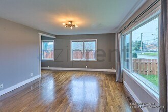 2418 SE 141st Ave in Portland, OR - Building Photo - Building Photo