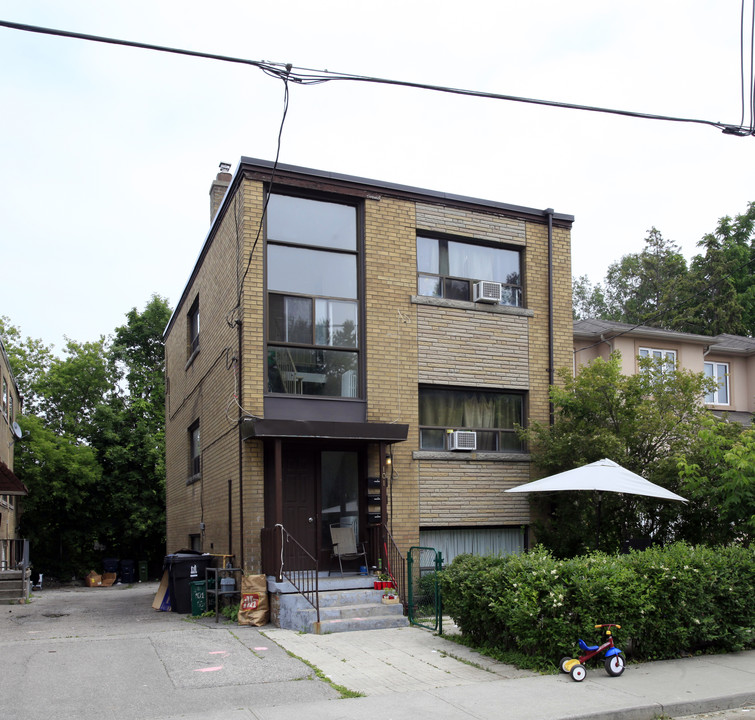 101 16th St in Toronto, ON - Building Photo