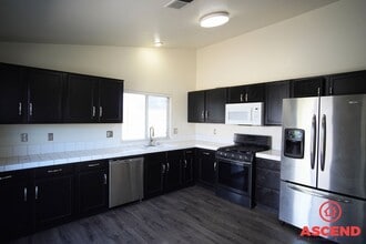 3802 Boswellia Dr in Bakersfield, CA - Building Photo - Building Photo