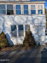 318 27th St in Watervliet, NY - Building Photo
