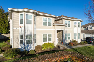 Emerald Gardens in Everett, WA - Building Photo - Primary Photo