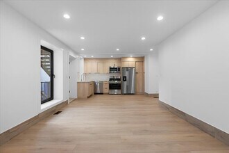 2023 N Drake Ave, Unit 1N in Chicago, IL - Foto de edificio - Building Photo