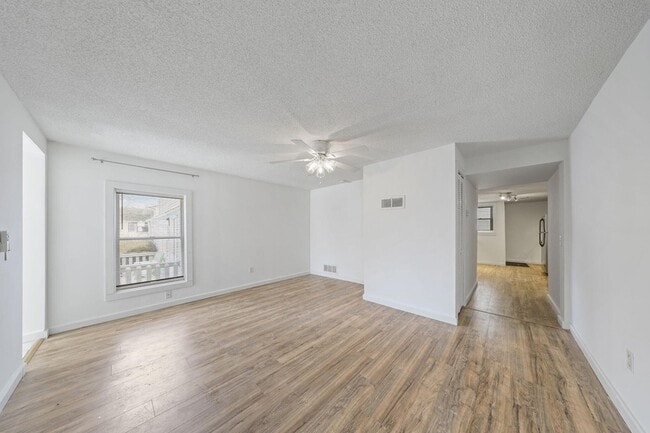 361 Locust St, Unit 4 in Valparaiso, IN - Foto de edificio - Building Photo