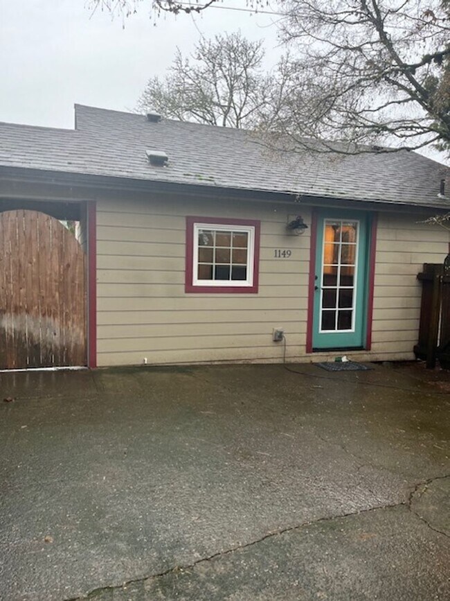 1149 NW Elm St in McMinnville, OR - Building Photo - Building Photo