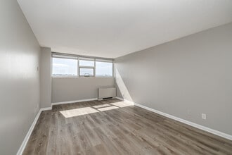 Regency Tower in Syracuse, NY - Foto de edificio - Interior Photo