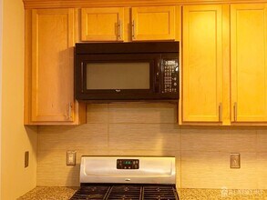 201 Prestwick Way in Edison, NJ - Building Photo - Building Photo