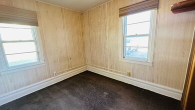 13 7th Ave SW in Aberdeen, SD - Foto de edificio - Building Photo
