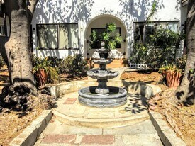 Windsor Court in Glendale, CA - Building Photo