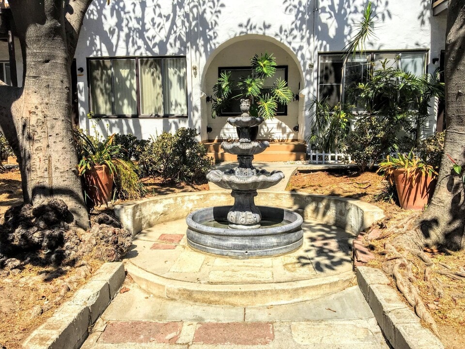 Windsor Court in Glendale, CA - Foto de edificio