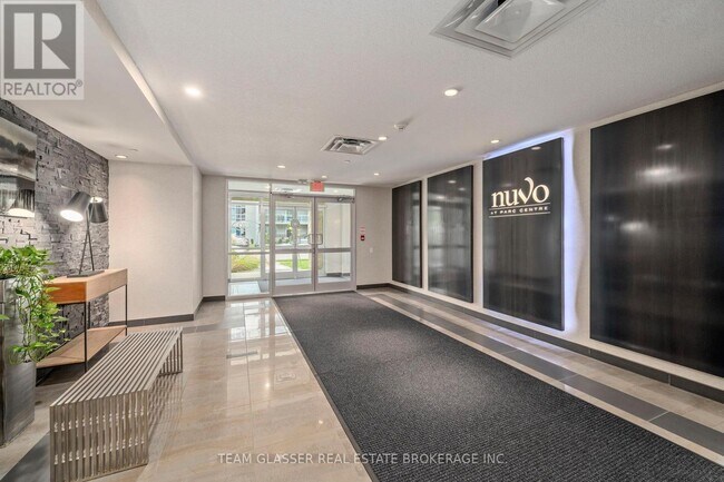 320 Sugarcreek Trail in London, ON - Building Photo - Building Photo