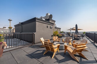 Counterbalance Apartments in Seattle, WA - Foto de edificio - Building Photo