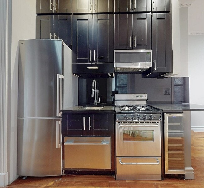 East 10th Street, Unit 1E in New York, NY - Building Photo - Building Photo