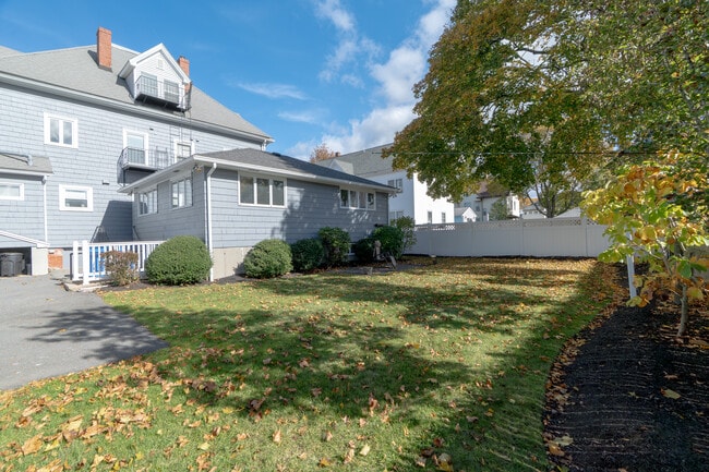 35 Washington Ave, Unit 35-2 in Waltham, MA - Foto de edificio - Building Photo