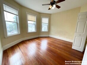 112 Hillside St in Boston, MA - Building Photo - Building Photo