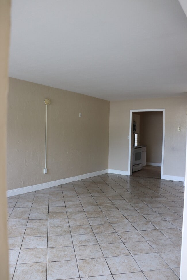 4923 Vincennes Ct, Unit 2 in Cape Coral, FL - Building Photo - Building Photo