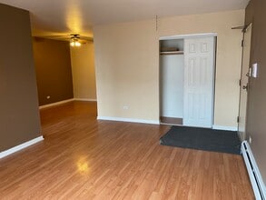 238 Shorewood Dr in Glendale Heights, IL - Building Photo - Building Photo