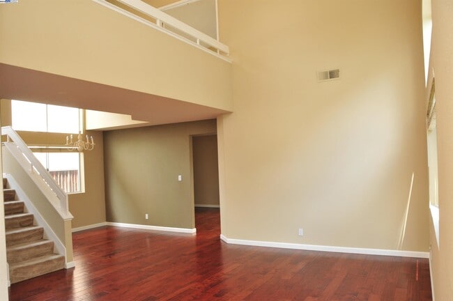 275 Woodruff Way in Milpitas, CA - Building Photo - Building Photo