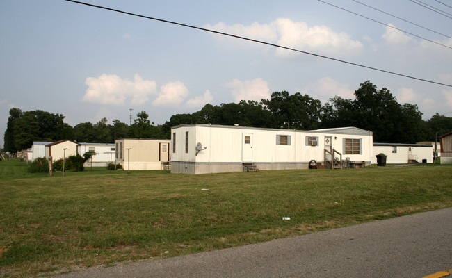 Oak Shades MHP in Disputanta, VA - Building Photo - Building Photo