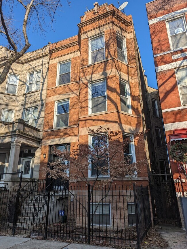 2642 W Potomac Ave in Chicago, IL - Foto de edificio - Building Photo