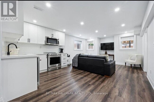 110 Blair Creek Dr in Kitchener, ON - Building Photo - Building Photo