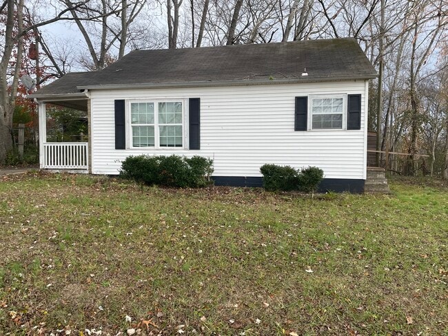 property at 919 Oak Ln