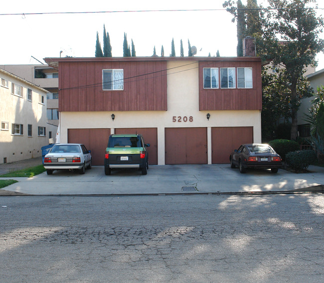 5208 Whitsett Ave in Valley Village, CA - Building Photo - Building Photo