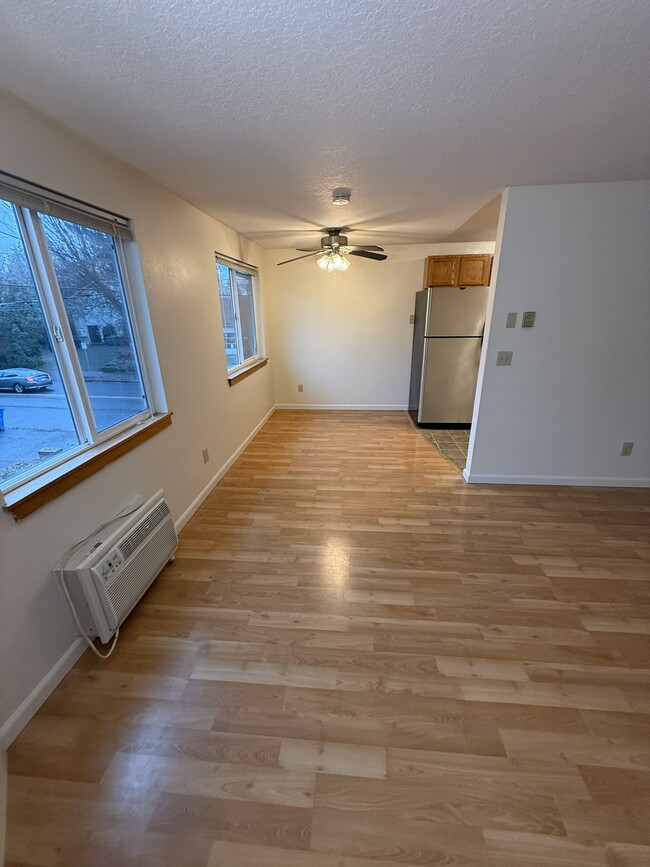 2317 SE Division St, Unit 2317 in Portland, OR - Foto de edificio - Building Photo