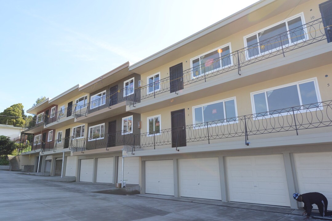 21303 Oak St, Unit -- in Hayward, CA - Building Photo