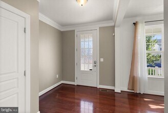 5666 Spriggs Meadow Dr in Woodbridge, VA - Building Photo - Building Photo