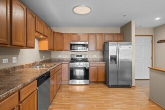 100 Bokelman St, Unit 330 in Roselle, IL - Building Photo - Building Photo