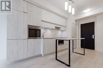 8 Eglinton Ave E in Toronto, ON - Building Photo - Building Photo