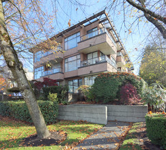 Chesterfield Place in North Vancouver, BC - Building Photo - Primary Photo