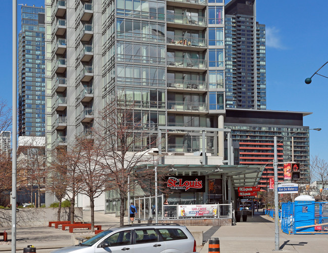 Harbourview Estates in Toronto, ON - Building Photo - Building Photo