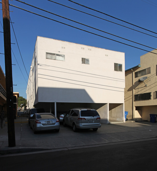 610 Bunker Hill Ave in Los Angeles, CA - Foto de edificio - Building Photo