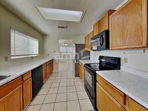 8043 Cantura Mls in Converse, TX - Building Photo - Building Photo