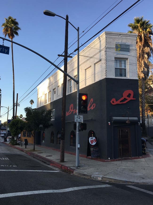 1101 Westerly Ter in Los Angeles, CA - Foto de edificio - Building Photo