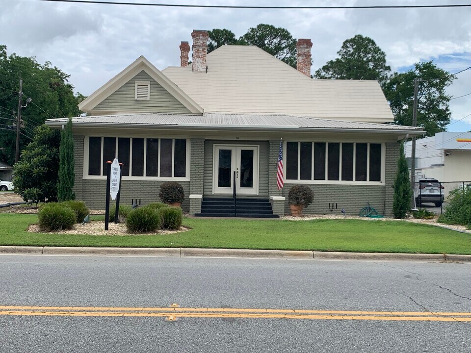 209 W 12th St in Tifton, GA - Building Photo