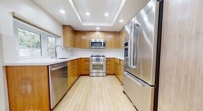 3 Heathergreen in Irvine, CA - Building Photo - Building Photo